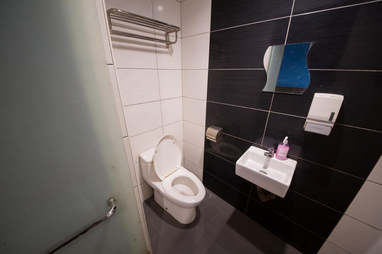 Golden Pearl Hotel Near Universiti Tun Hussein Onn Malaysia Uthm Batu Pahat Exterior photo